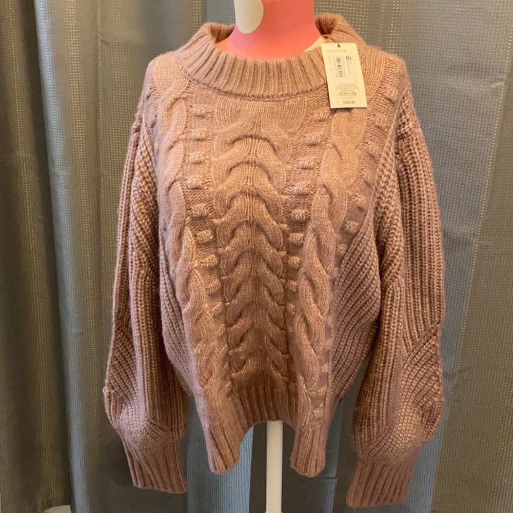 Ladies sweater new with tag!